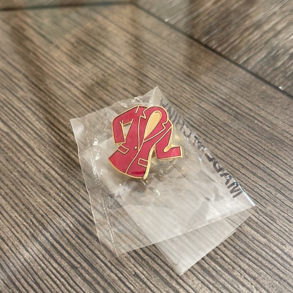 Mary Kay Red Jacket Pin Brooch Sales Award New - Picture 4 of 10